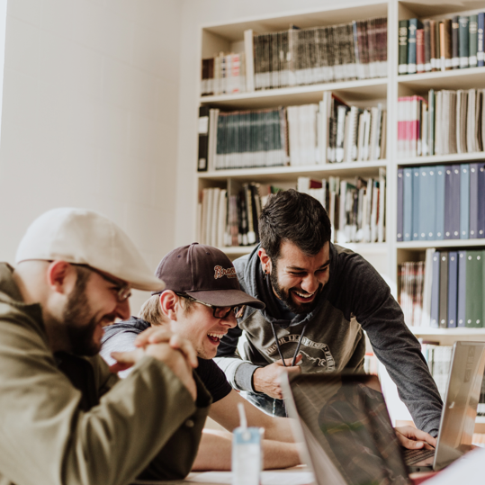 Personas trabajando juntas